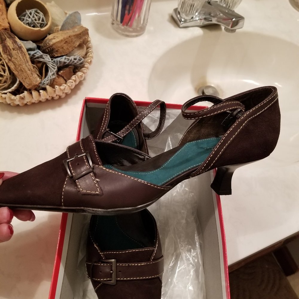 AEROSOLES Pumps